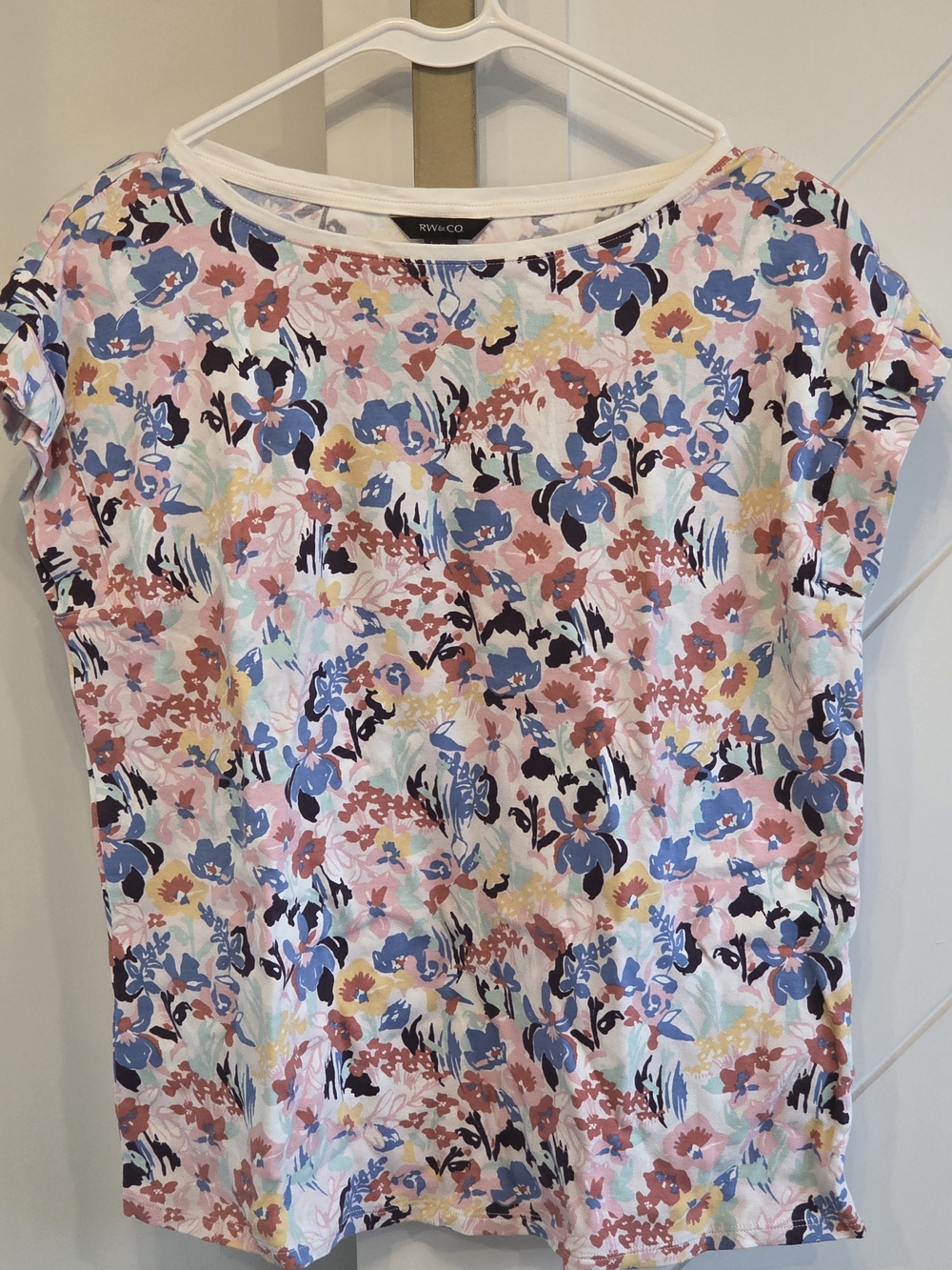 RW&CO. Multicolor Floral Short Sleeve Tee